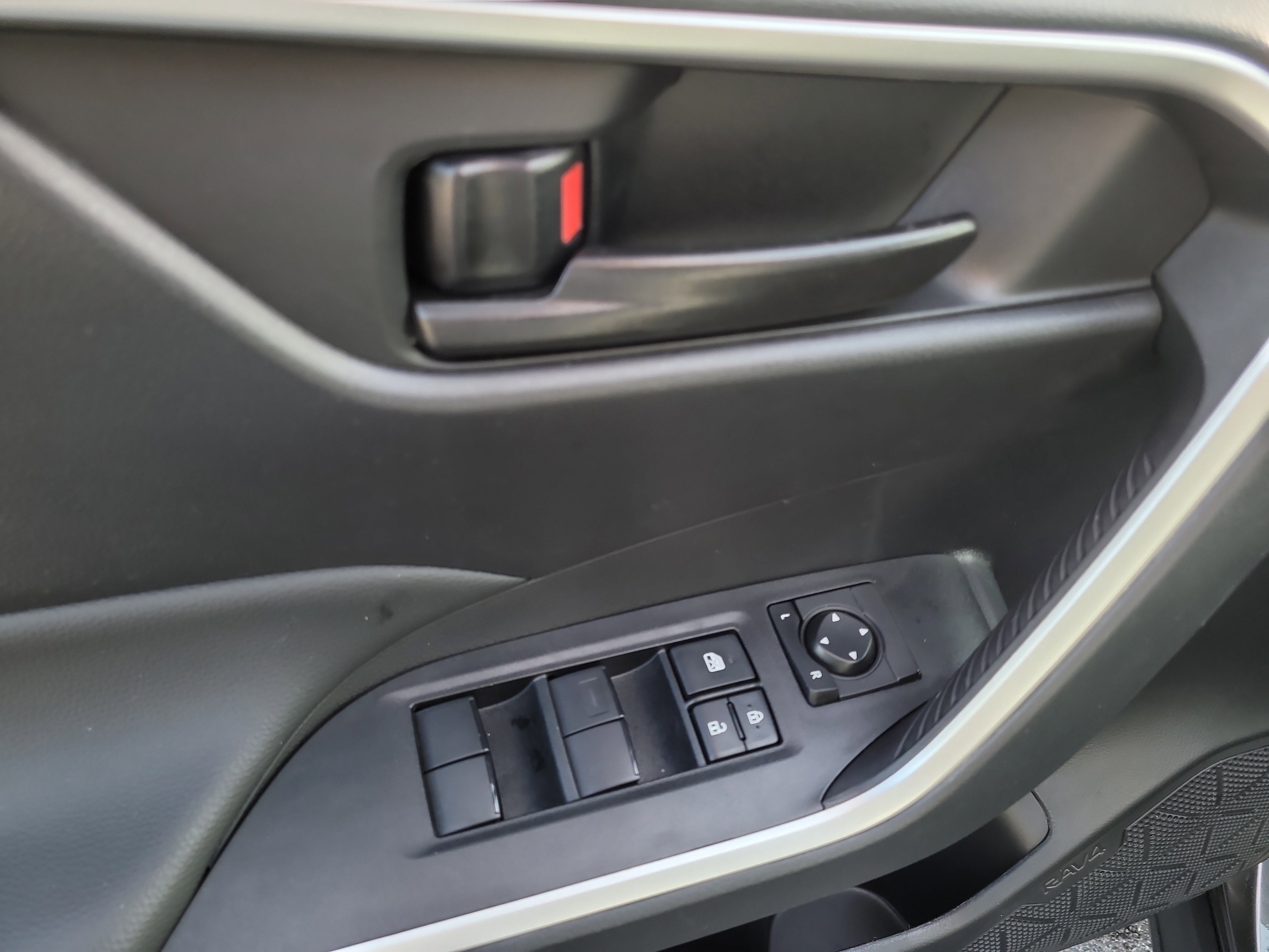 Used 2023 Toyota RAV4 LE image 17