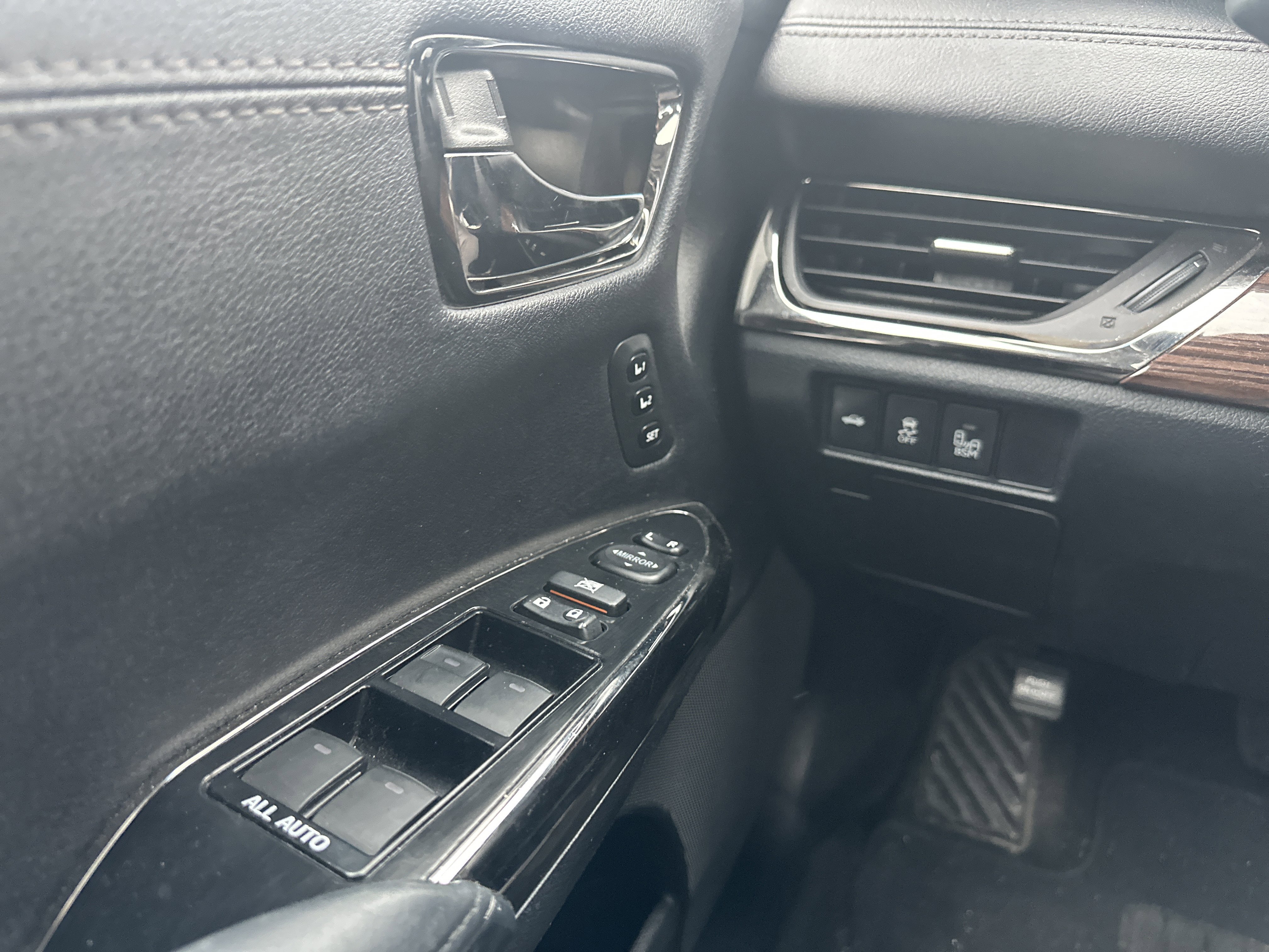 Used 2015 Toyota Avalon XLE Touring FWD image 26