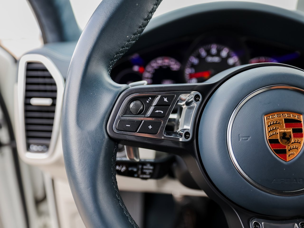 Certified 2022 Porsche Cayenne Turbo image 17