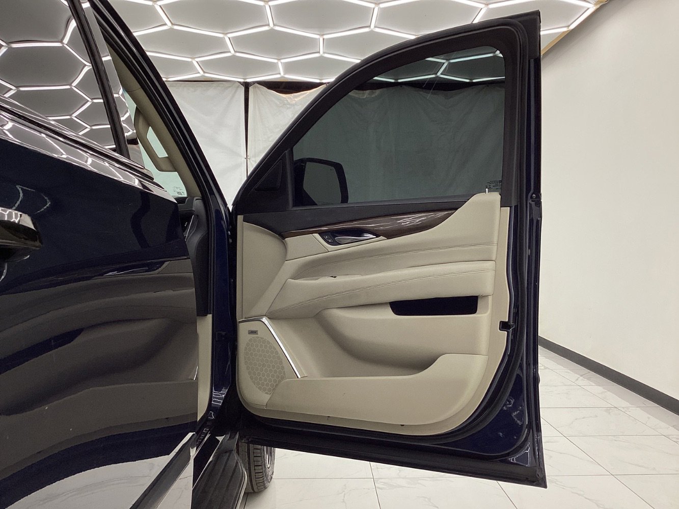 Used 2020 Cadillac Escalade Luxury image 19