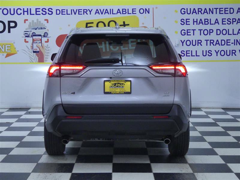 Used 2022 Toyota RAV4 LE AWD/4WD image 4