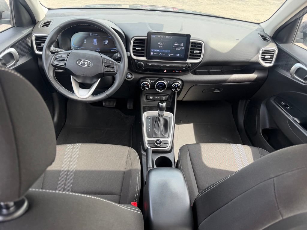 Used 2024 Hyundai Venue SEL FWD image 24