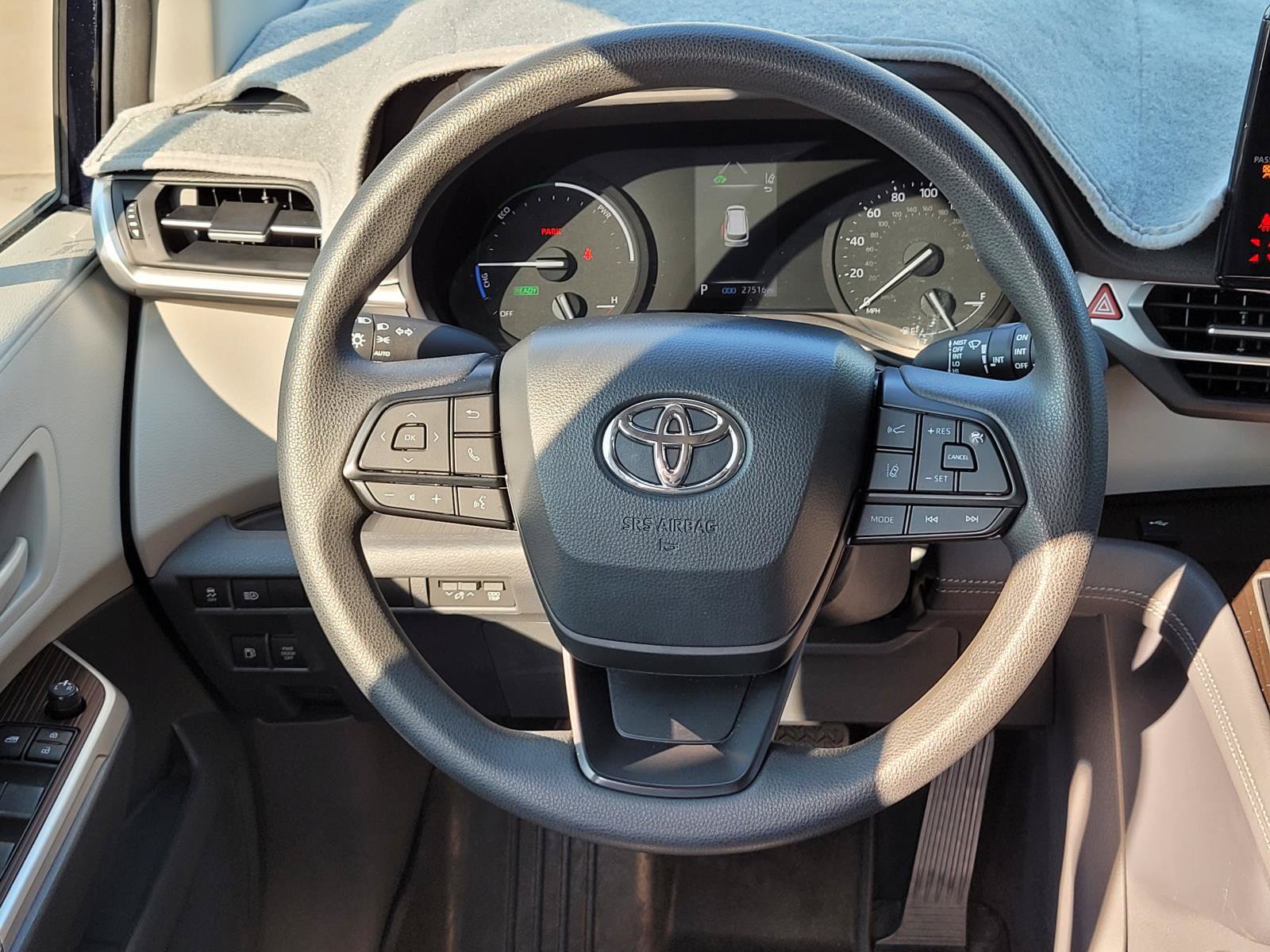 Used 2023 Toyota Sienna LE w/ LE Plus Package FWD image 6
