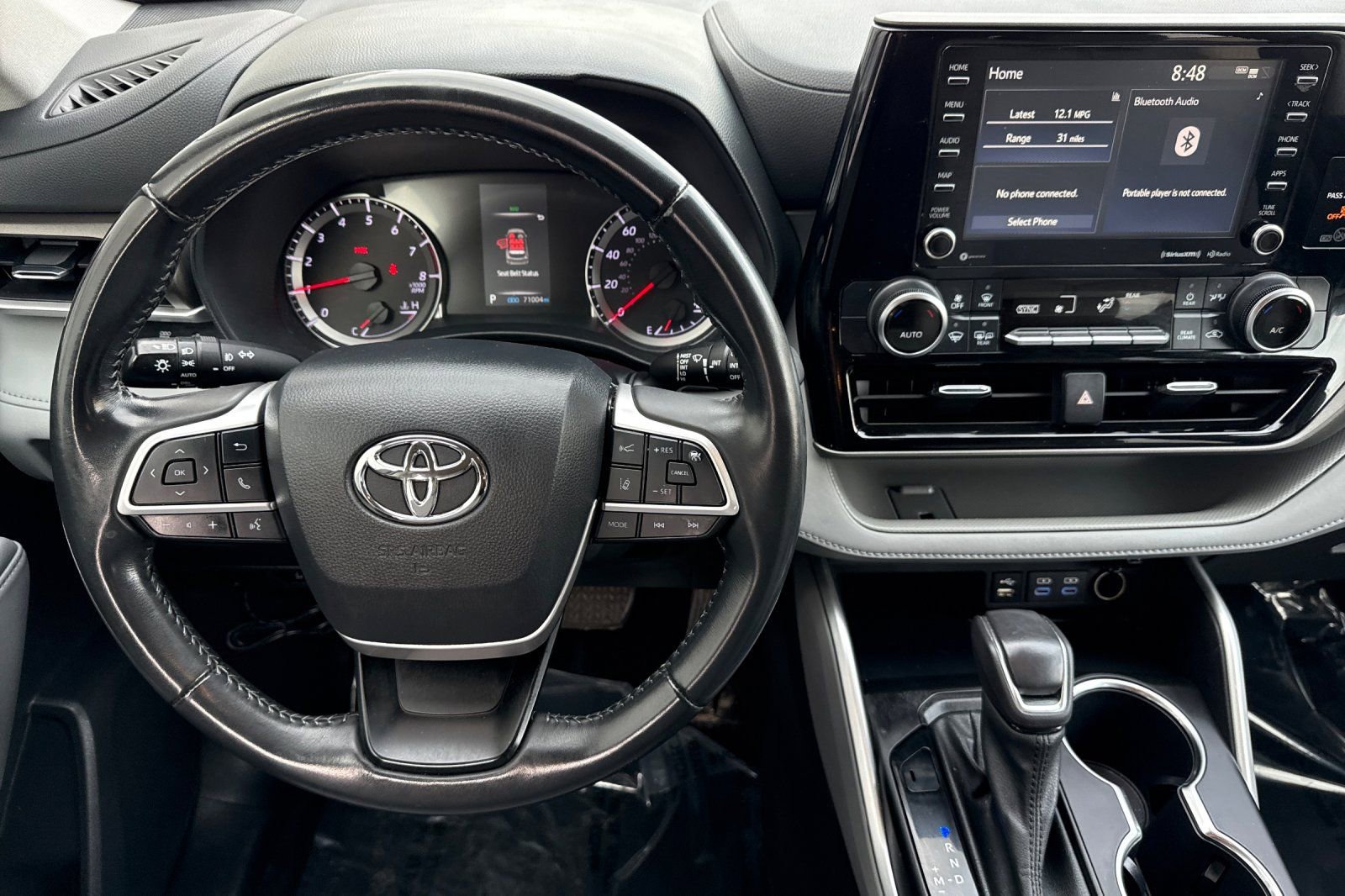 Used 2022 Toyota Highlander LE AWD/4WD image 14