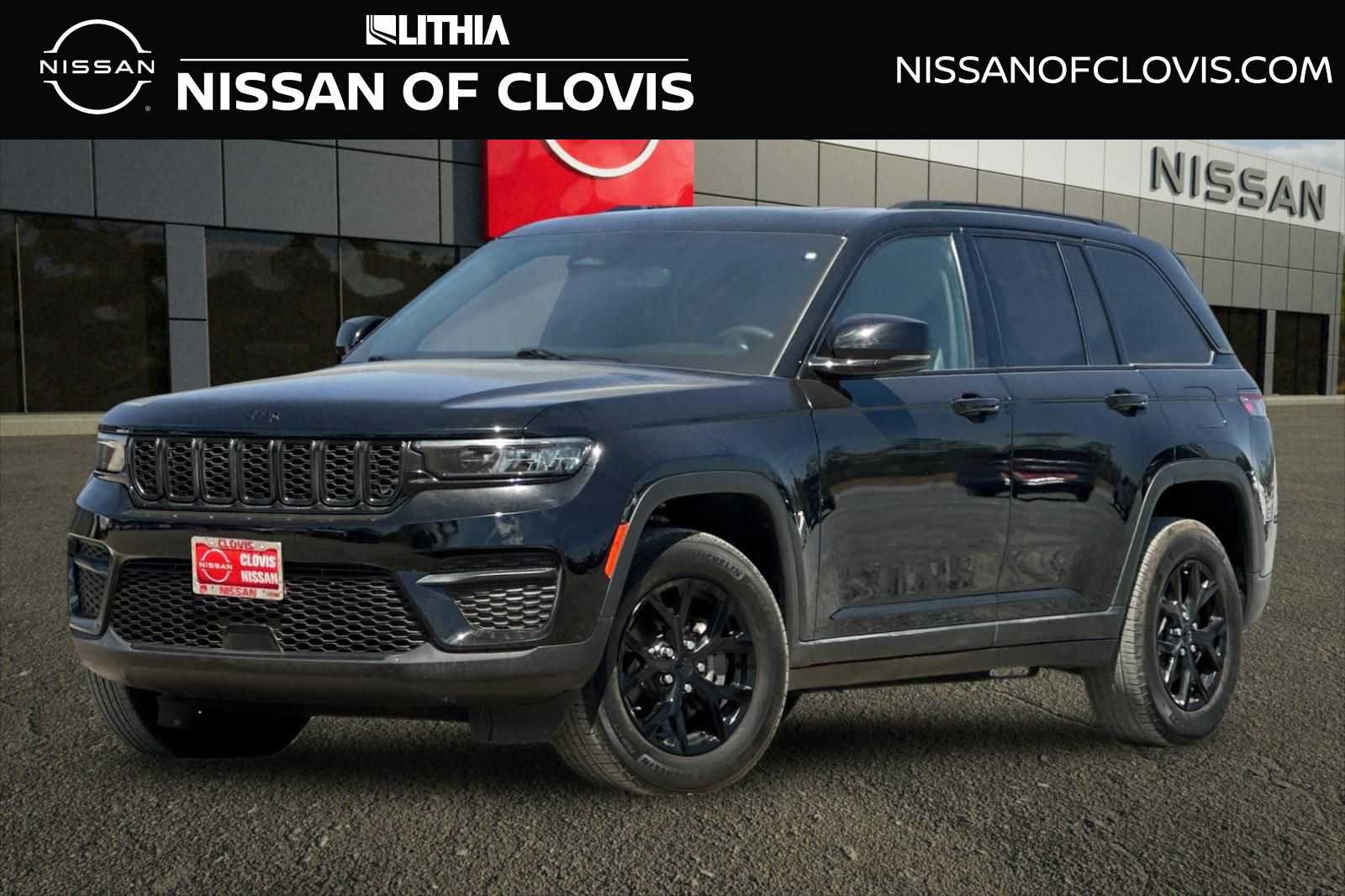 Used 2024 Jeep Grand Cherokee Altitude RWD image 1