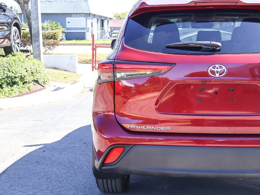 Used 2023 Toyota Highlander XLE image 15