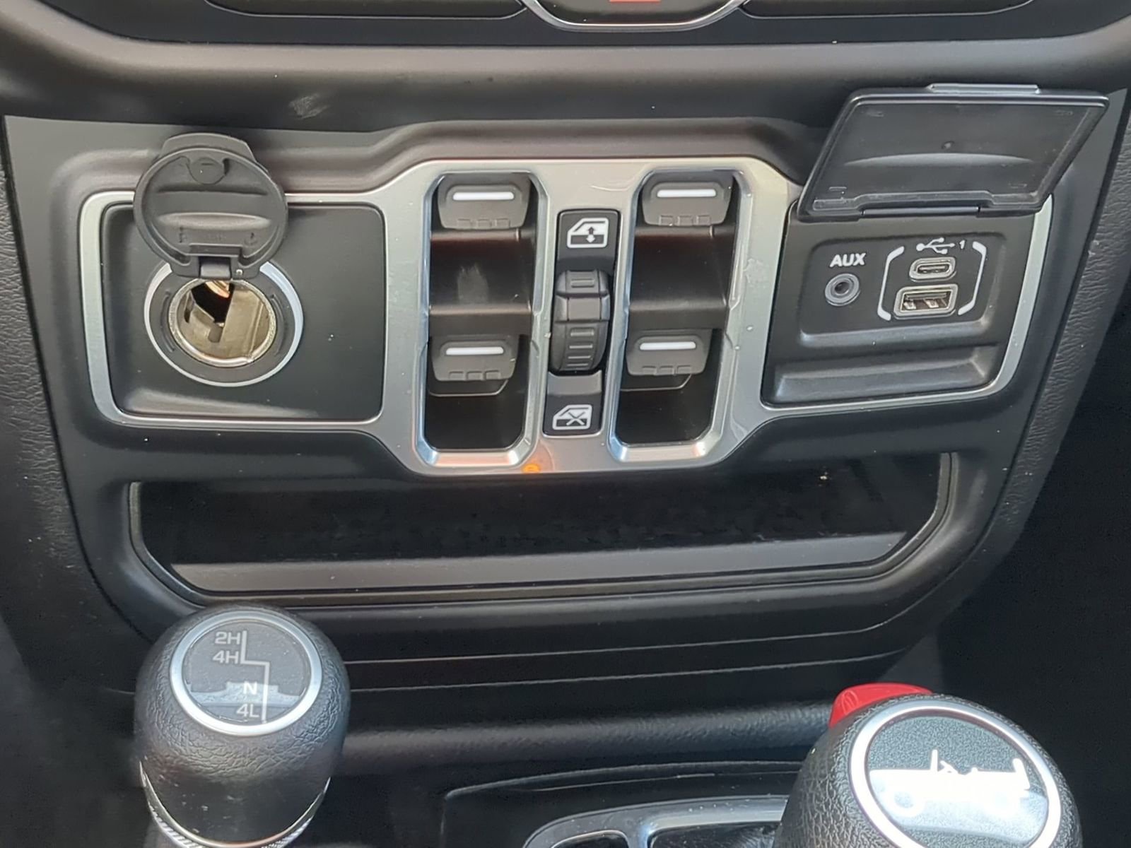 Used 2018 Jeep Wrangler Unlimited Sport S AWD/4WD image 34