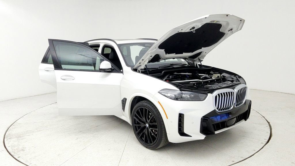 Used 2024 BMW X5 xDrive40i w/ M Sport Package image 10