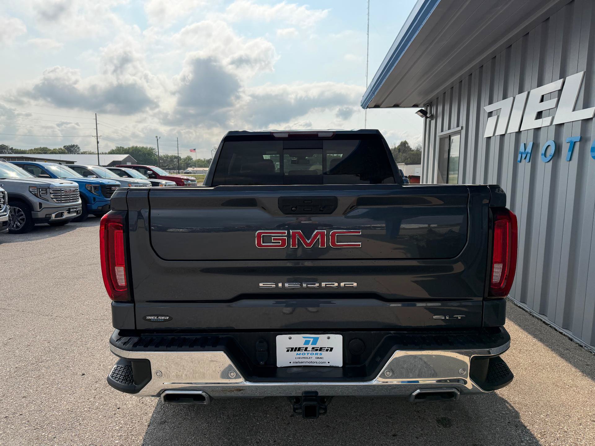 Used 2021 GMC Sierra 1500 SLT w/ SLT Premium Plus Package AWD/4WD image 7