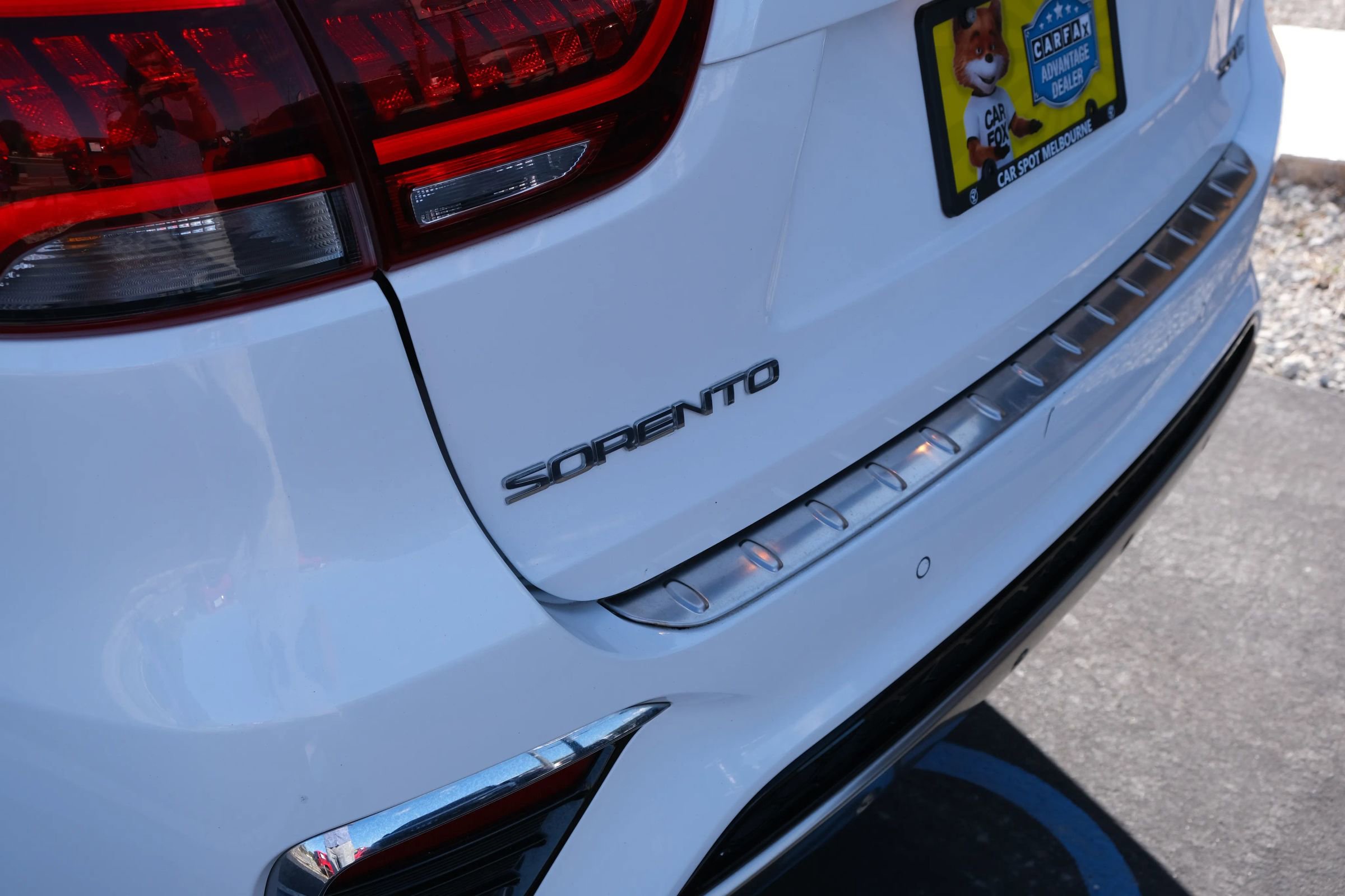 Used 2019 Kia Sorento SX image 16