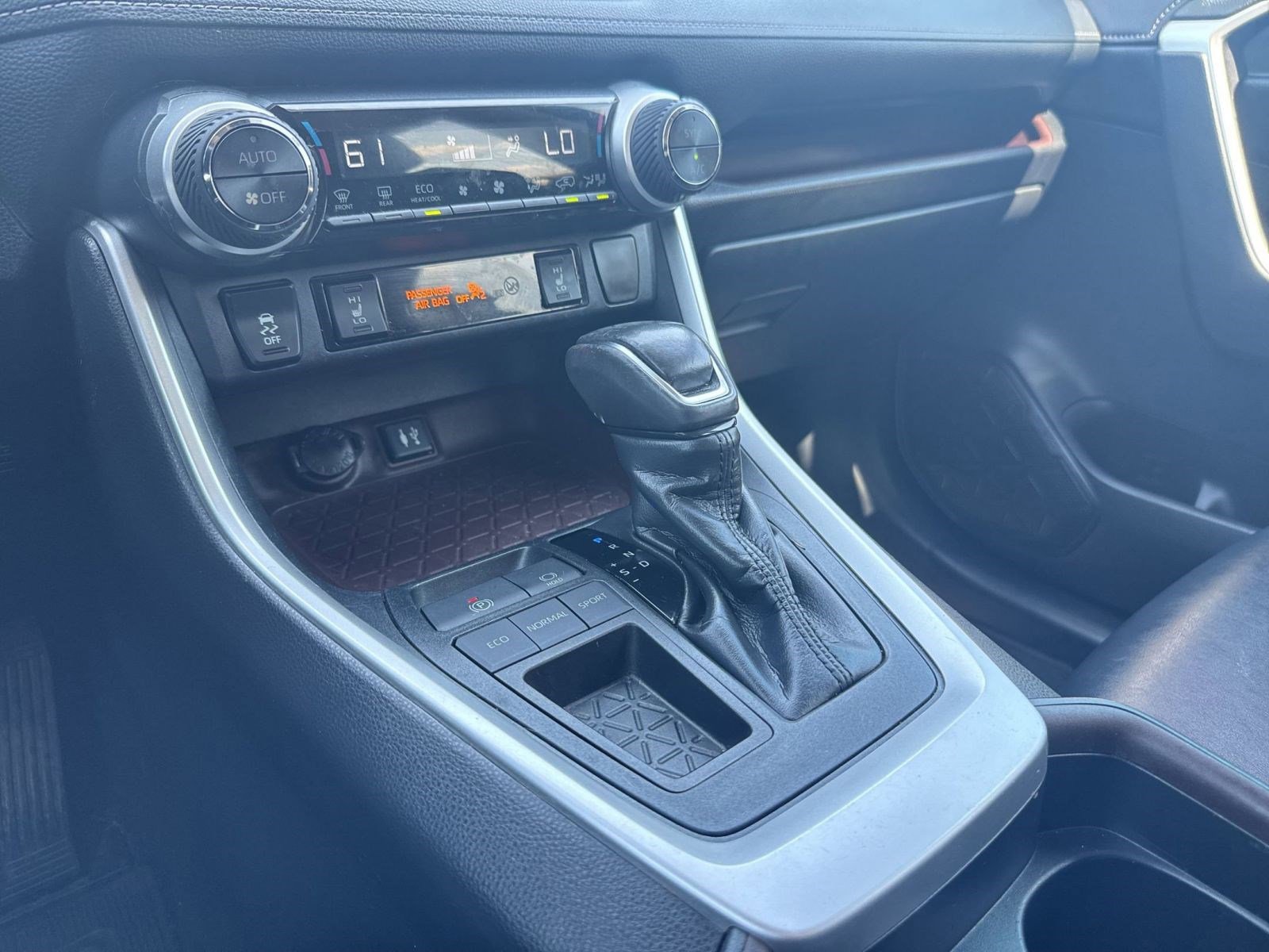 Used 2019 Toyota RAV4 Limited image 18