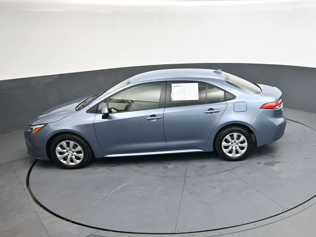 Used 2025 Toyota Corolla LE image 32