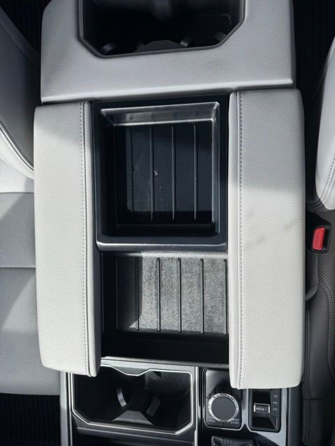 Used 2025 Toyota Tundra Limited AWD/4WD image 30