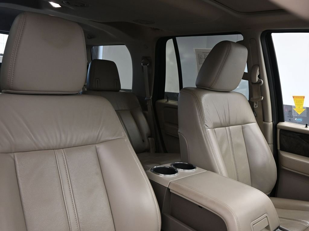 Used 2017 Lincoln Navigator Select image 11