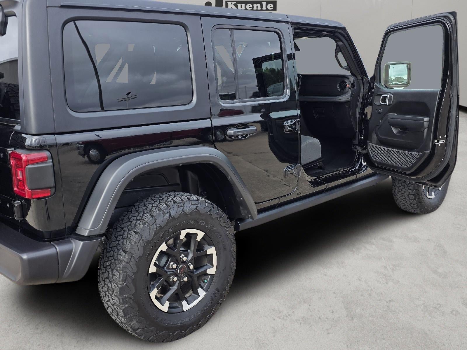 Used 2025 Jeep Wrangler Unlimited Rubicon w/ Convenience Group AWD/4WD image 35