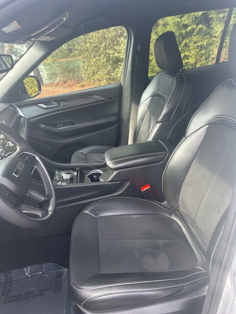 Used 2024 Jeep Grand Cherokee Altitude image 22