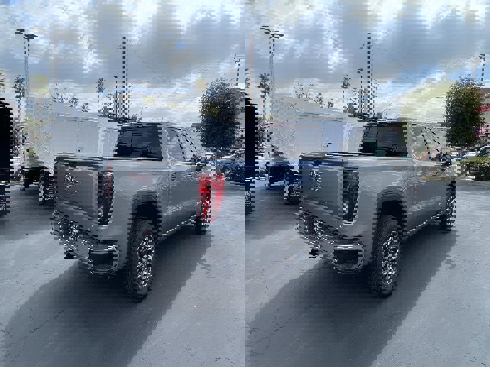 New 2026 GMC Sierra 1500 SLE w/ Preferred Package image 5