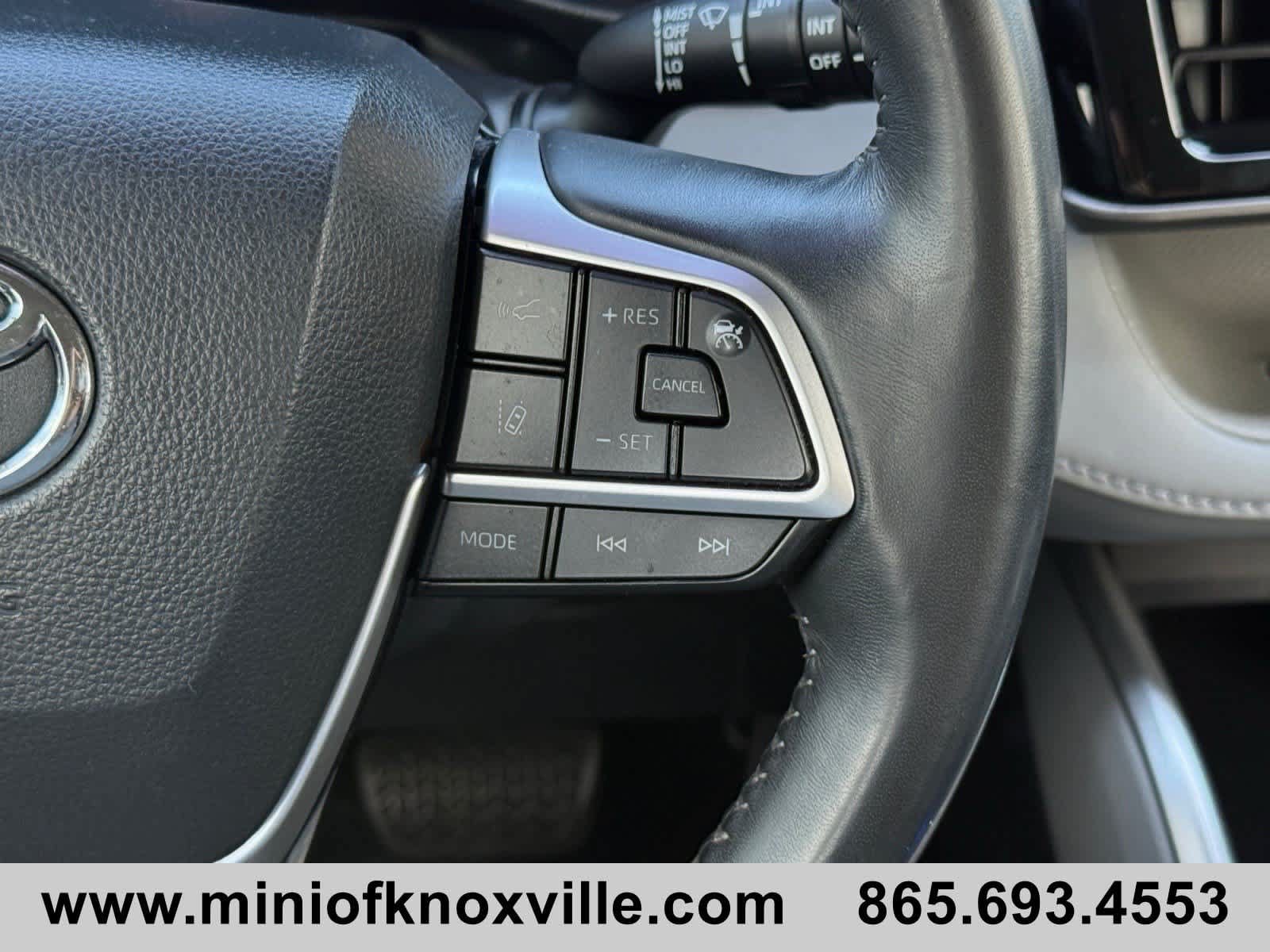 Used 2022 Toyota Highlander LE AWD/4WD image 23