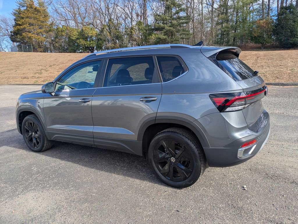 New 2026 Volkswagen Taos SE image 6