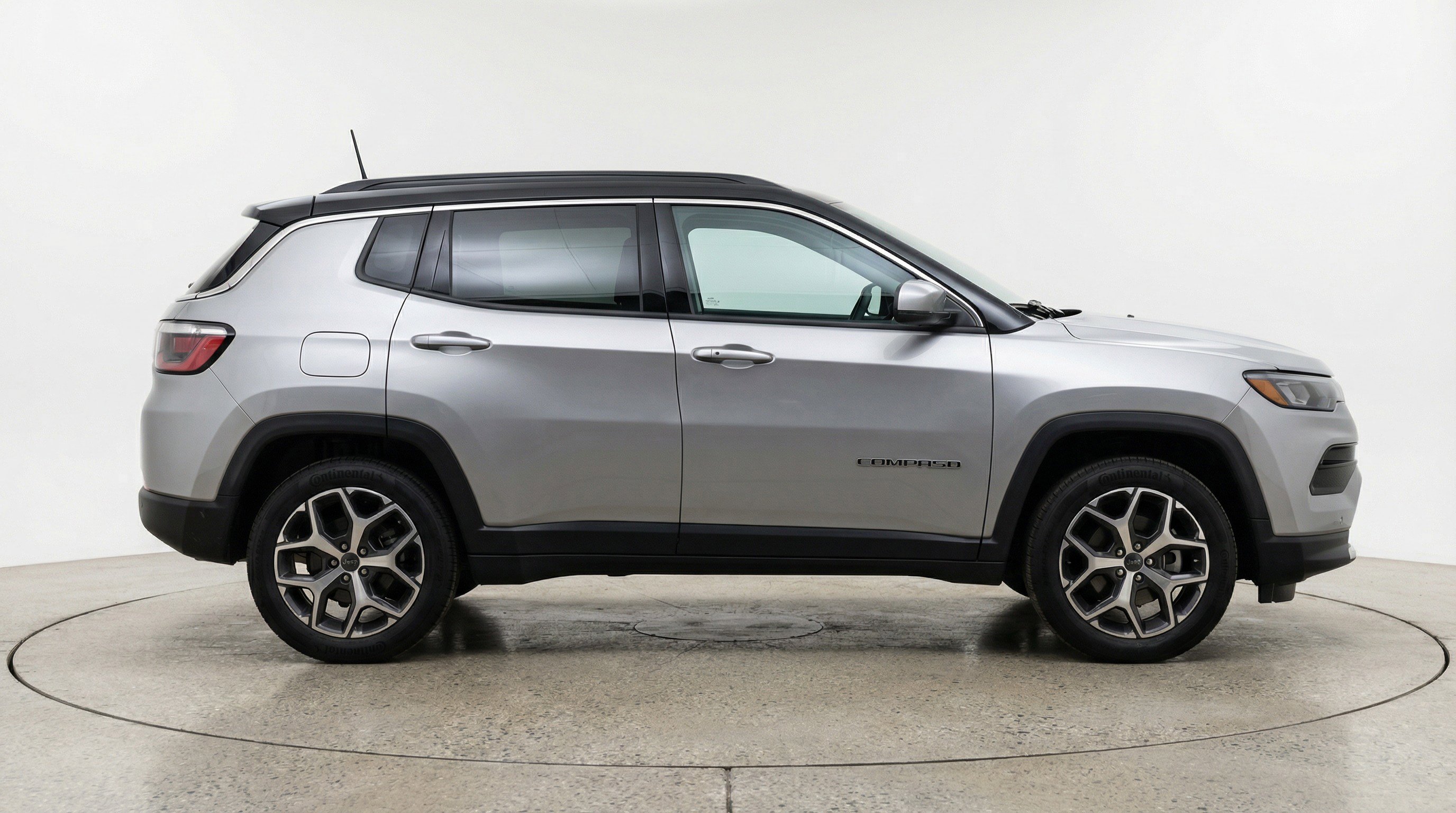 Used 2025 Jeep Compass Limited image 11