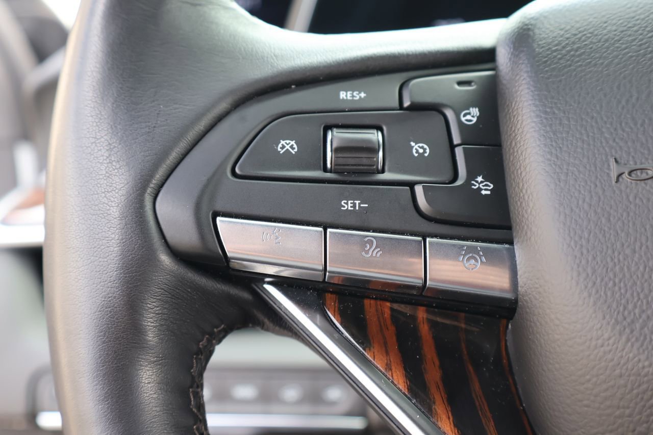 Certified 2024 Cadillac Escalade Premium Luxury w/ Performance Package AWD/4WD image 25
