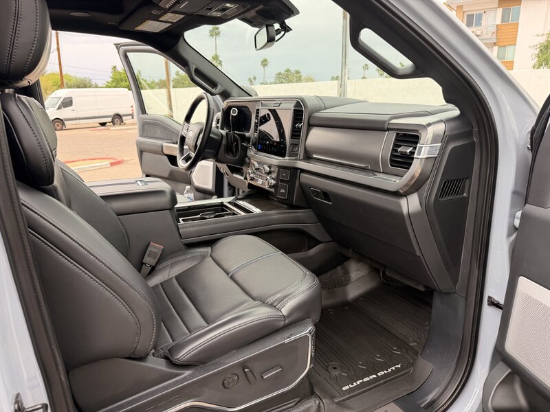 Used 2025 Ford F450 Platinum w/ FX4 Off-Road Package AWD/4WD image 34