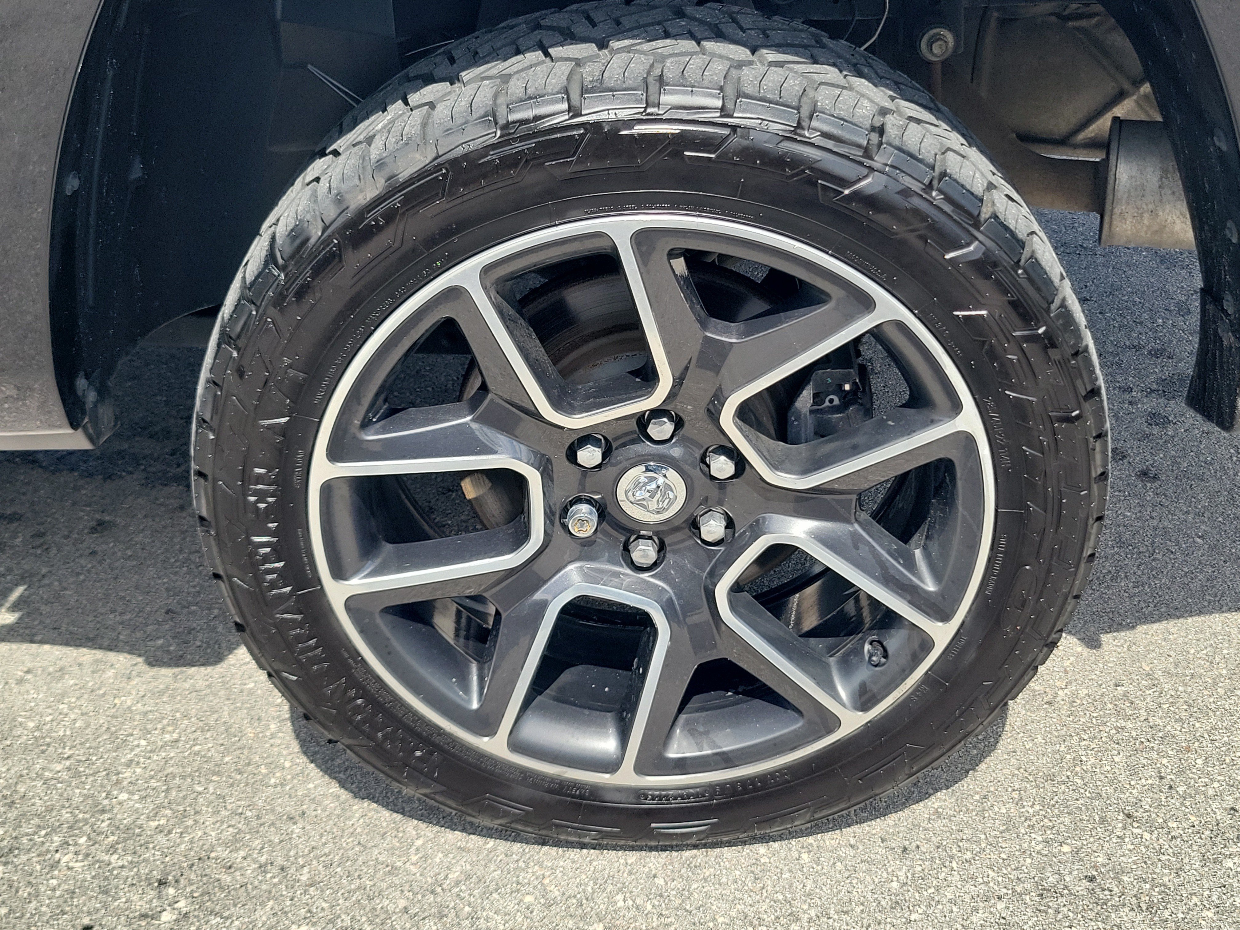 Used 2019 RAM 1500 Laramie AWD/4WD image 30