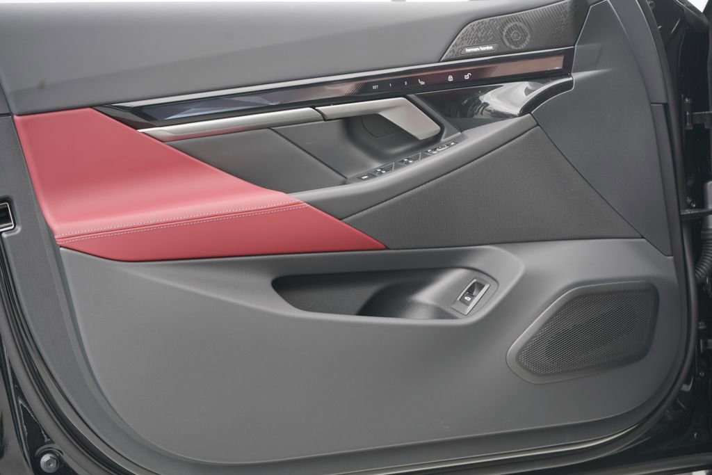 Used 2025 BMW i5 eDrive40i w/ Premium Package image 10