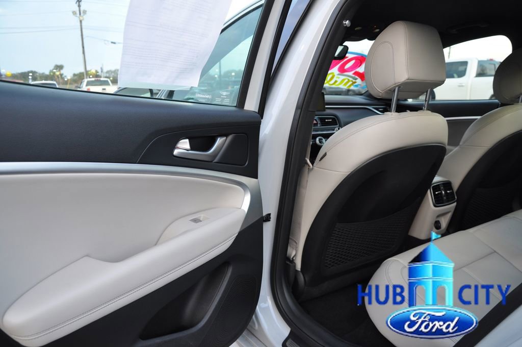 Used 2023 Genesis G70 2.0T image 13