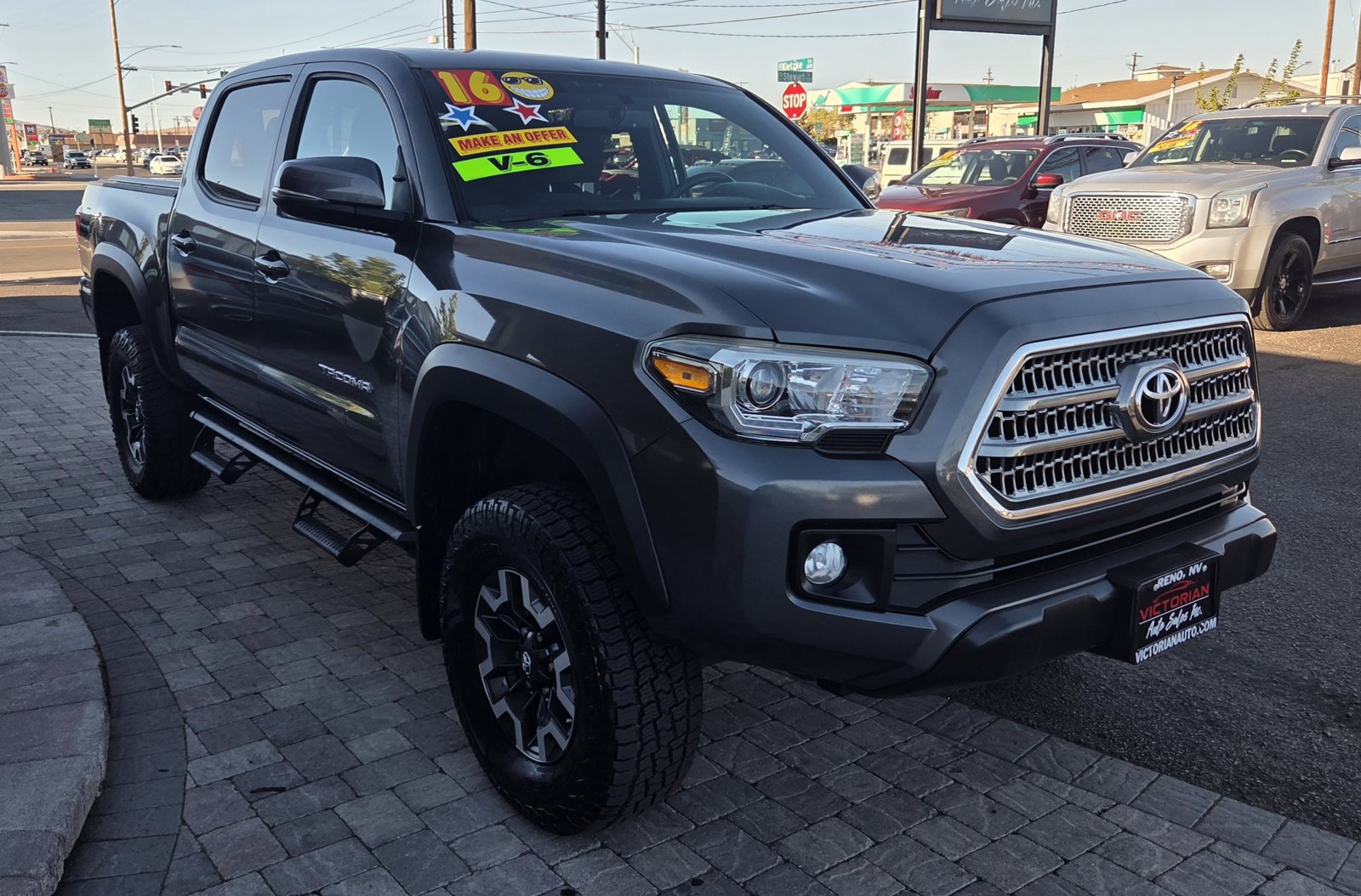 Used 2016 Toyota Tacoma TRD Off-Road AWD/4WD image 3