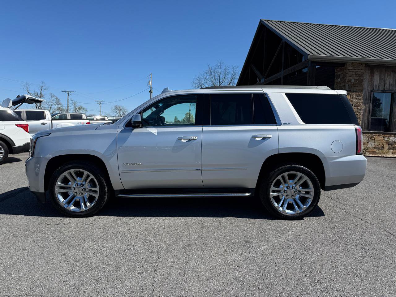 Used 2018 GMC Yukon SLT w/ Premium Edition AWD/4WD image 3