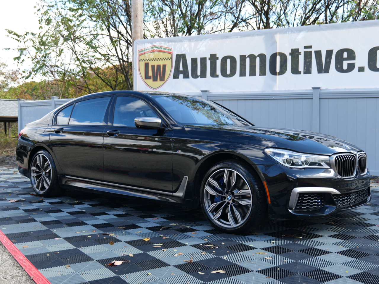 Used 2018 BMW M760i xDrive image 2