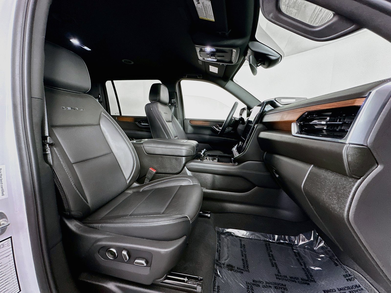 Used 2025 GMC Yukon XL Denali AWD/4WD image 31