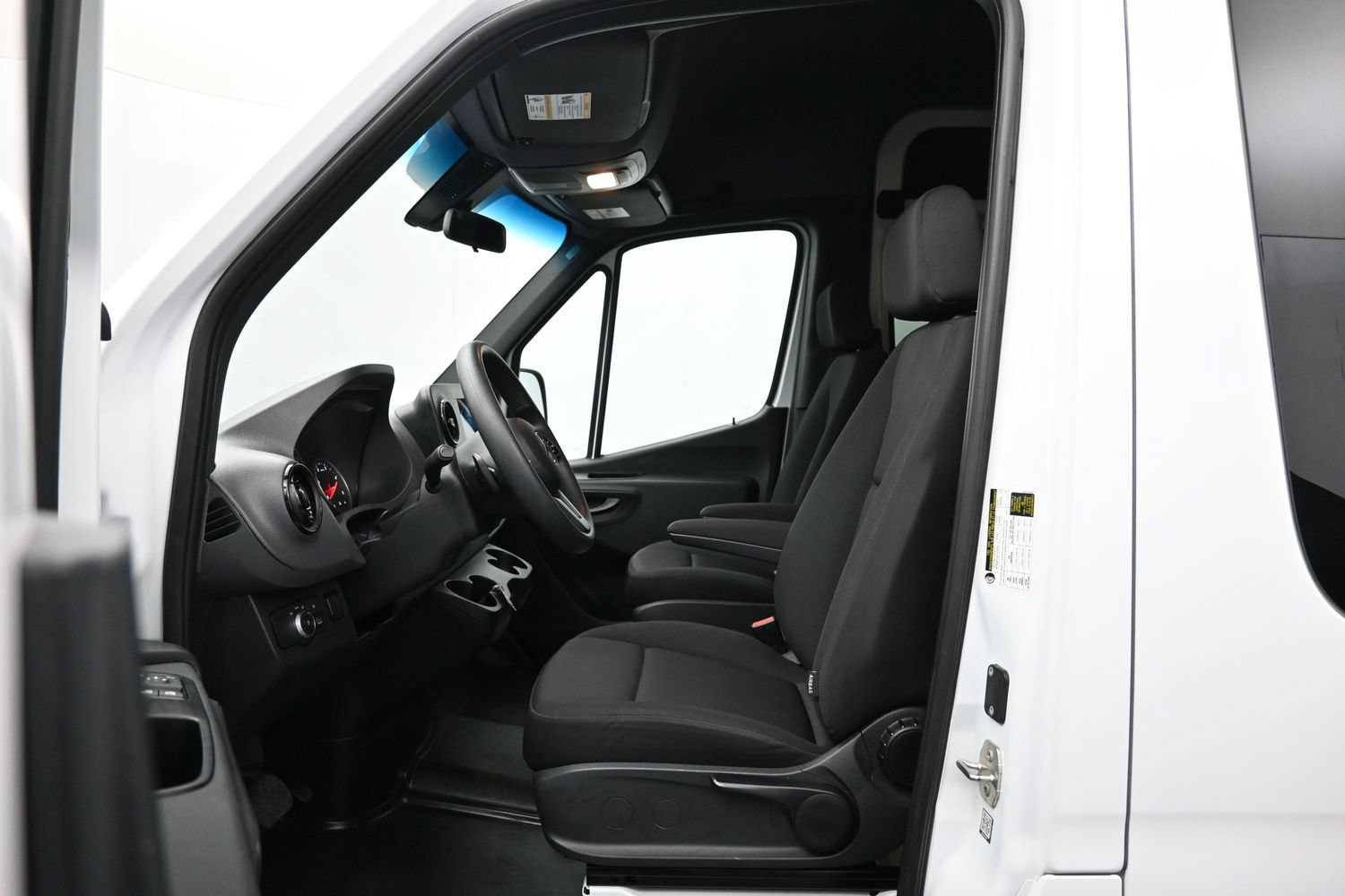 Used 2024 Mercedes-Benz Sprinter 2500 image 9