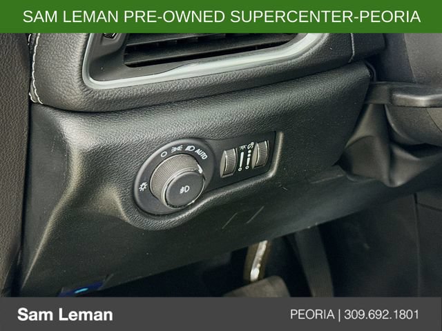 Used 2025 Chrysler Pacifica Limited FWD image 10