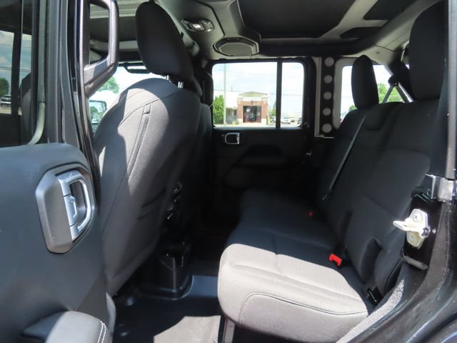 Used 2018 Jeep Wrangler Unlimited Sahara w/ Dual Top Group AWD/4WD image 21