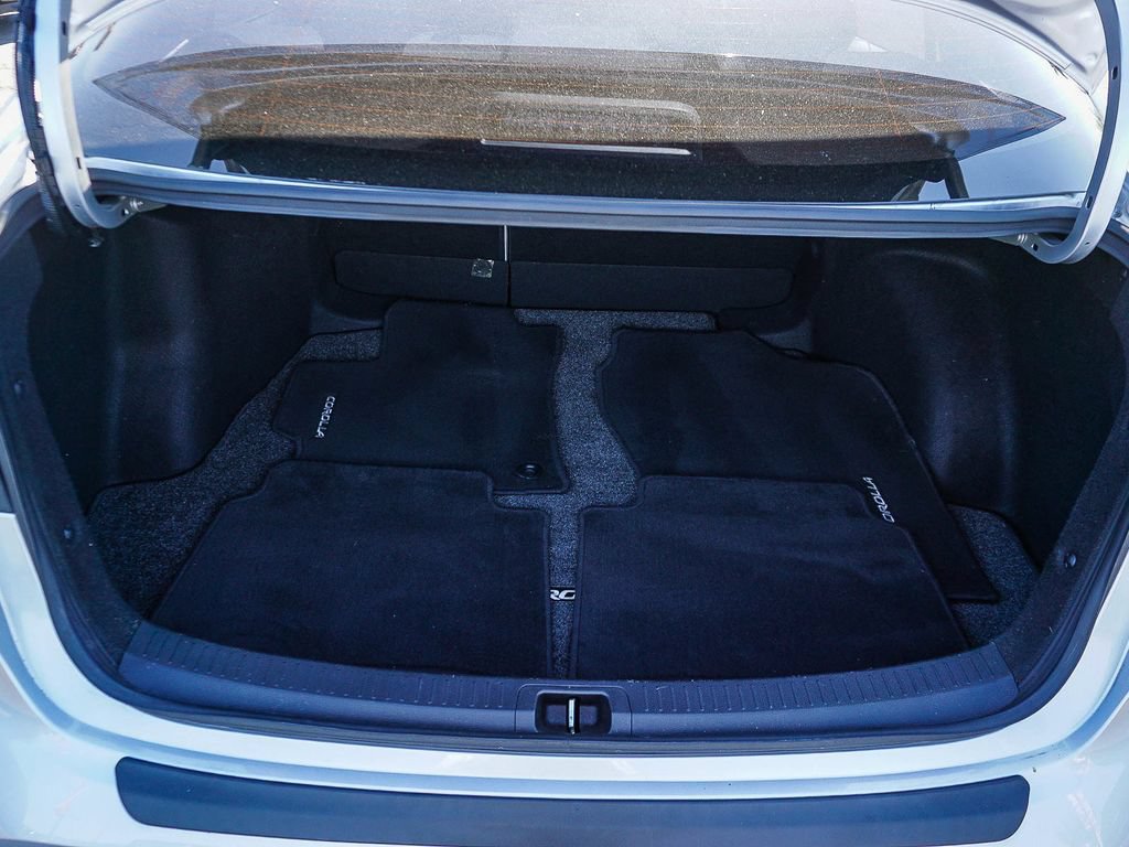 Used 2021 Toyota Corolla LE w/ Carpet Mat Package (TMS) FWD image 24