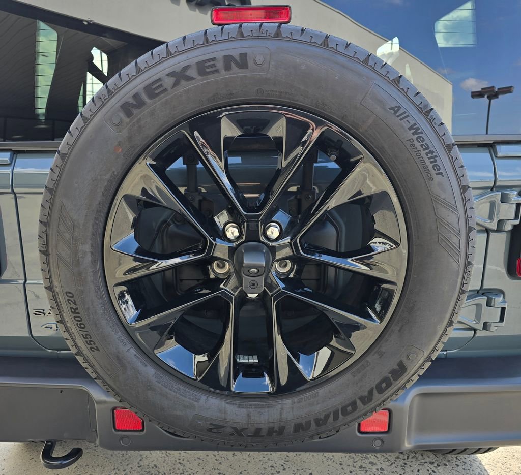 Used 2025 Jeep Wrangler Unlimited Sahara w/ Safety Group image 17