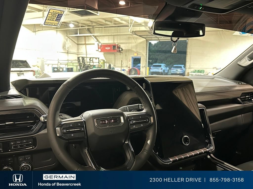 Used 2025 GMC Yukon AT4 AWD/4WD image 15