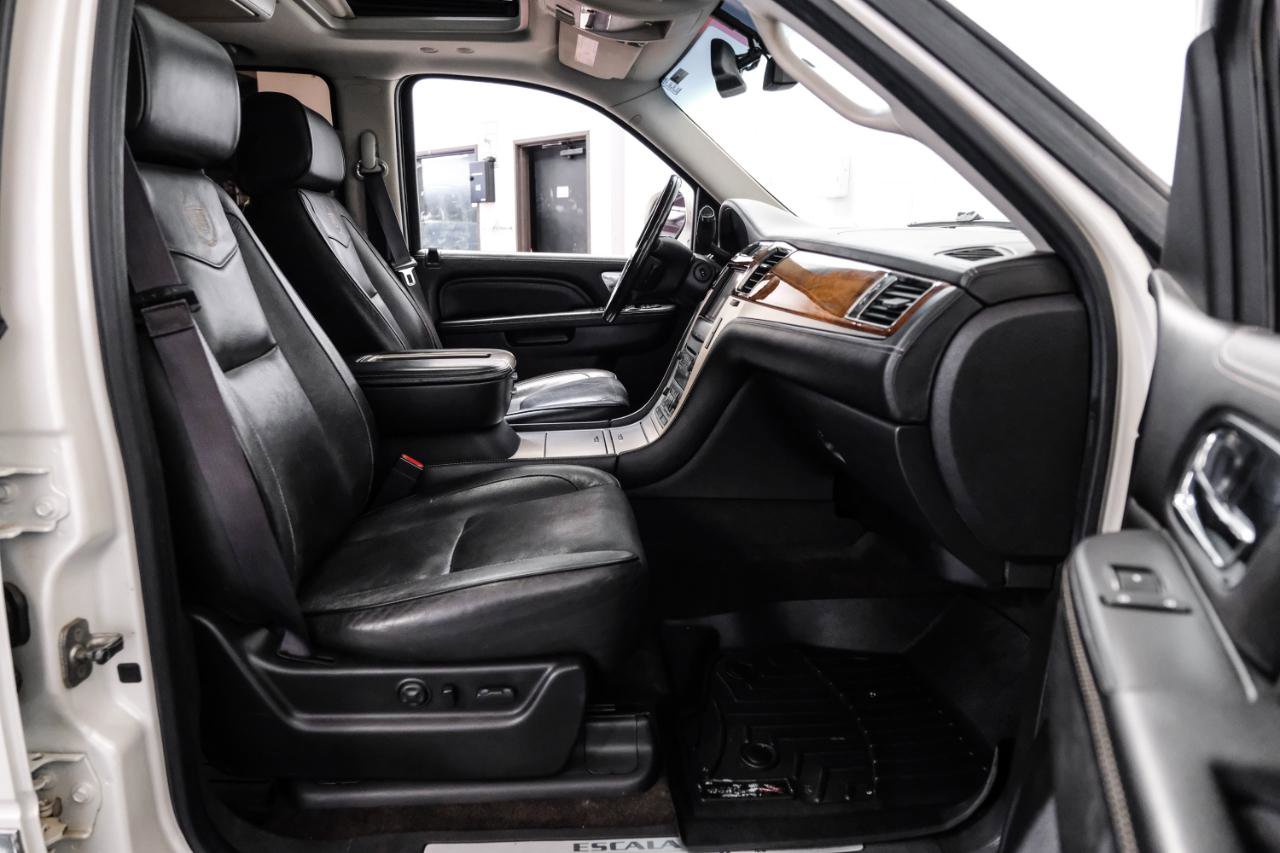 Used 2013 Cadillac Escalade Platinum RWD image 43