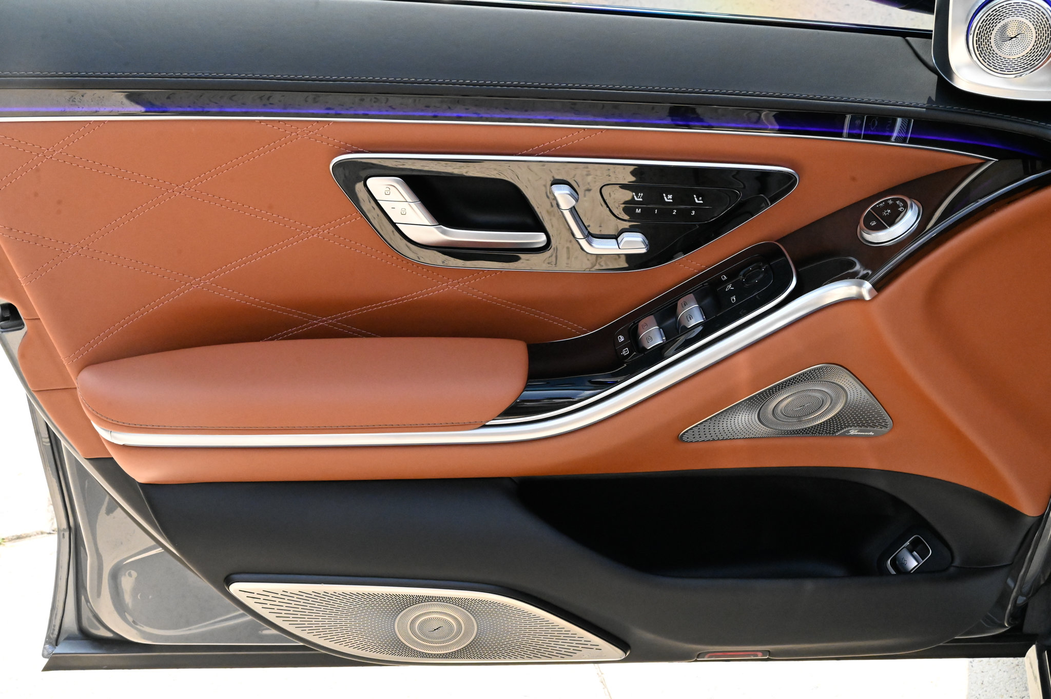 Used 2023 Mercedes-Benz Maybach S 680 4MATIC w/ Manufaktur Leather Package image 19