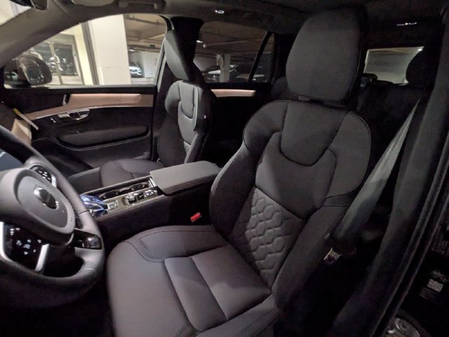 New 2026 Volvo XC90 T8 Plus w/ Protection Package AWD/4WD image 13