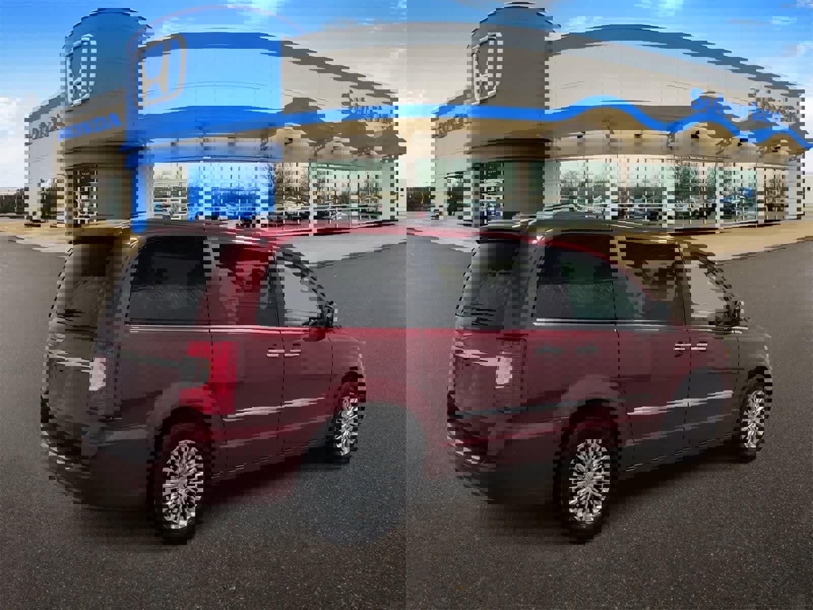 Used 2015 Chrysler Town & Country Touring-L w/ Driver Convenience Group image 8