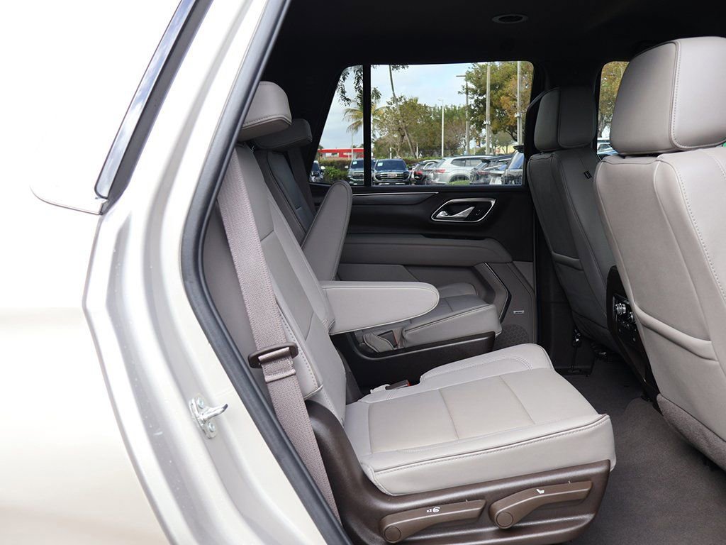 Used 2024 GMC Yukon SLT w/ SLT Luxury Package RWD image 37