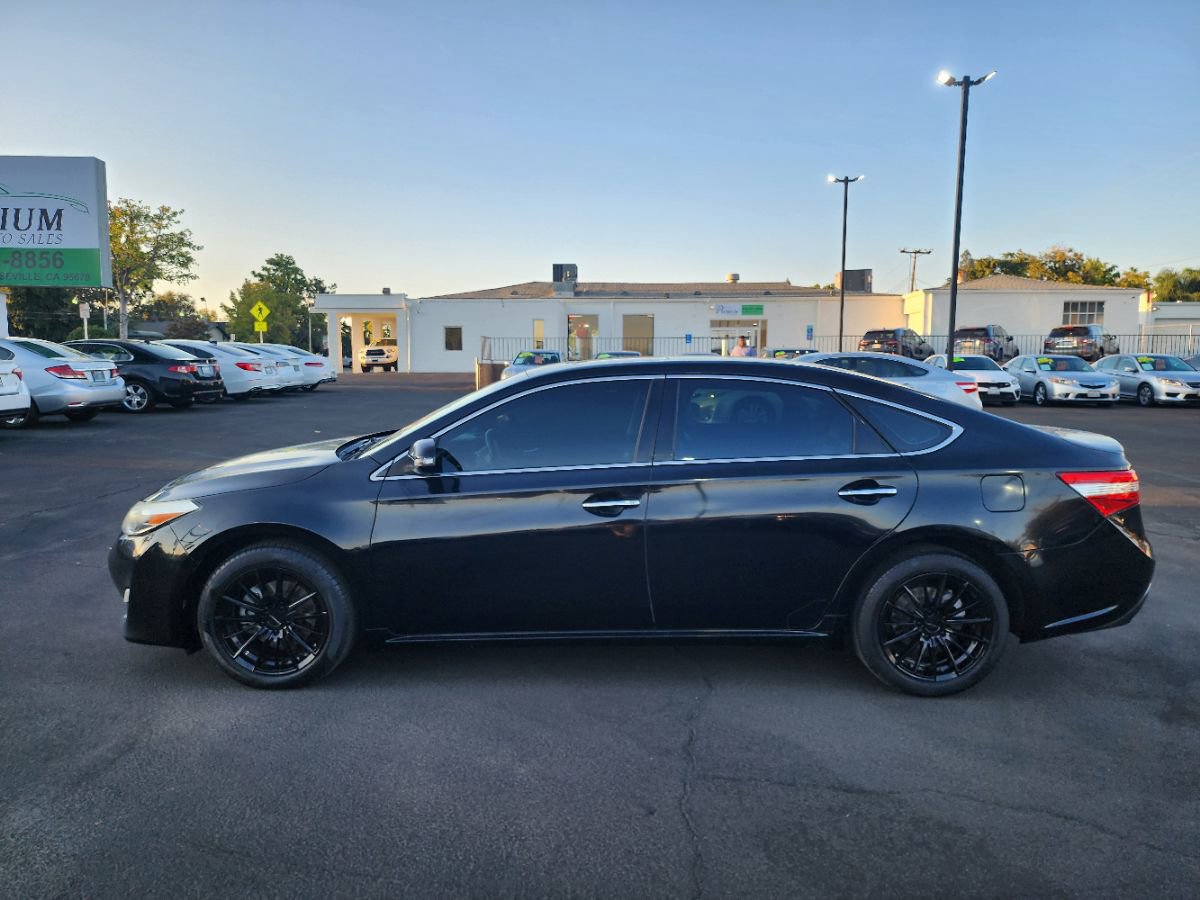 Used 2013 Toyota Avalon XLE Premium image 2