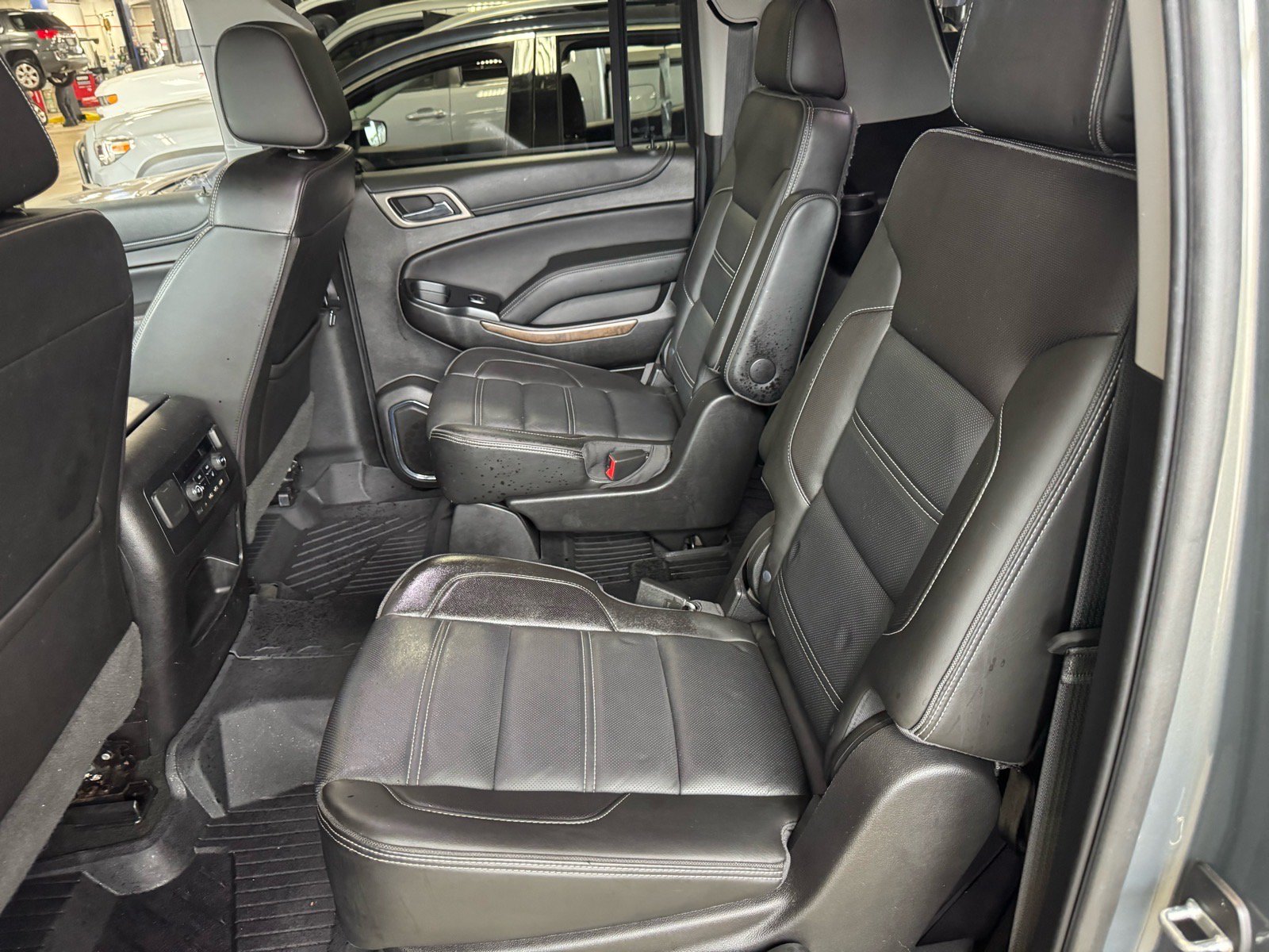 Used 2018 GMC Yukon XL Denali w/ Denali Ultimate Package AWD/4WD image 14