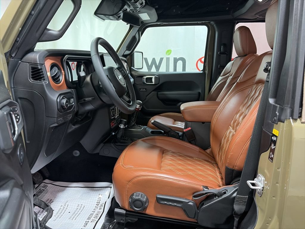 Used 2025 Jeep Wrangler Sport AWD/4WD image 18