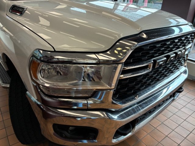 Used 2024 RAM 2500 Big Horn w/ Off Road Package AWD/4WD image 2