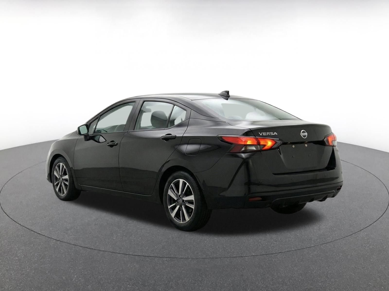 Used 2025 Nissan Versa SV FWD image 7