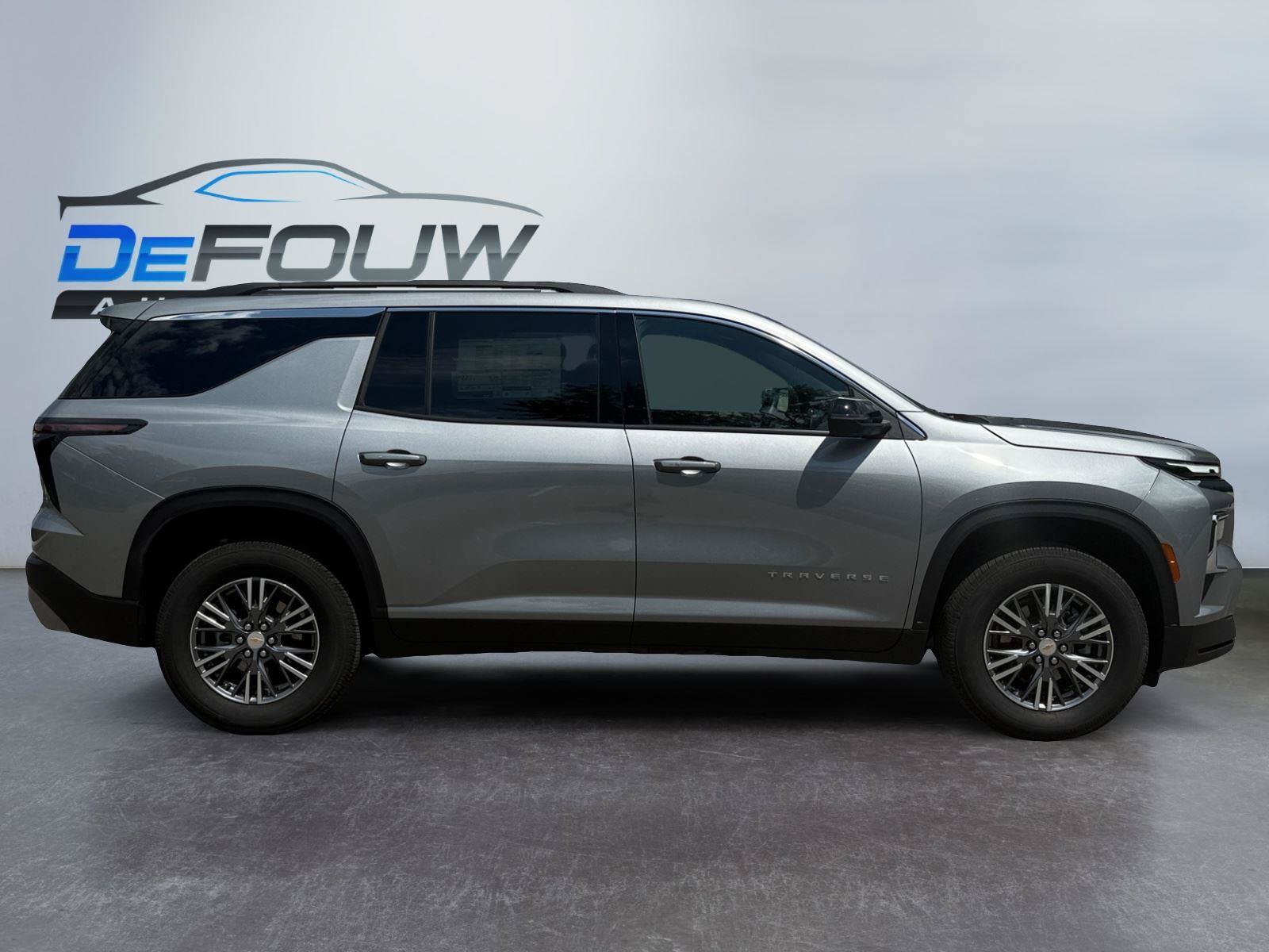Used 2026 Chevrolet Traverse LT w/ LPO, Floor Liner Package FWD image 2